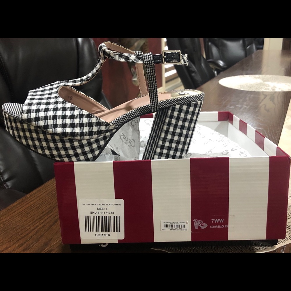 Sandals, shoe, 7 WIDE